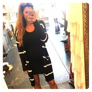 Black and white duster